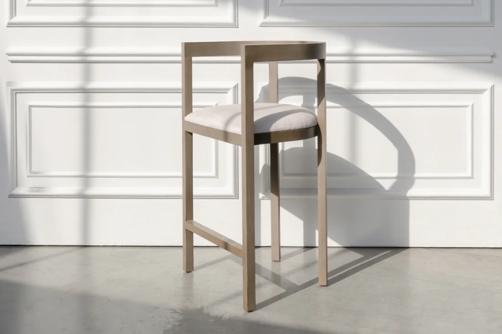 Best Wooden vs Metal Barstools in Dubai