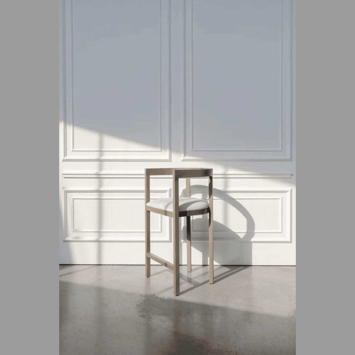 Best Wooden vs Metal Barstools in Dubai