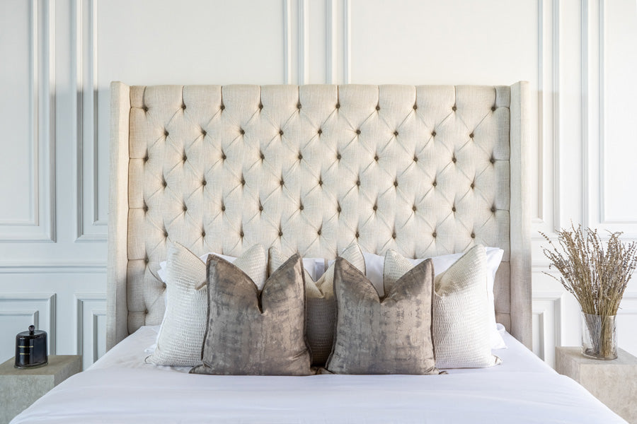 
                  
                    London Tufted Sheltered Bed
                  
                